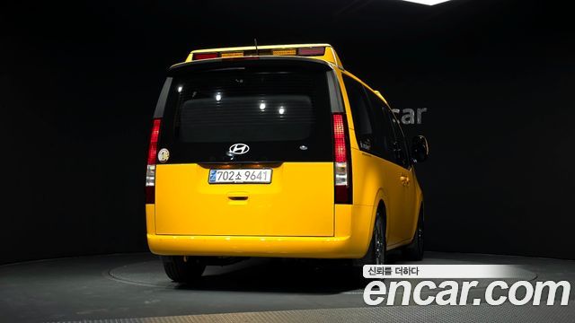 Hyundai Staria 2025 — photo 4