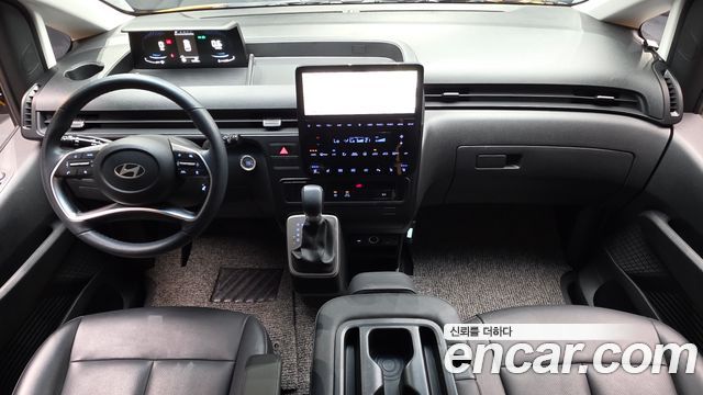 Hyundai Staria 2025 — photo 10