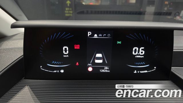 Hyundai Staria 2025 — photo 11