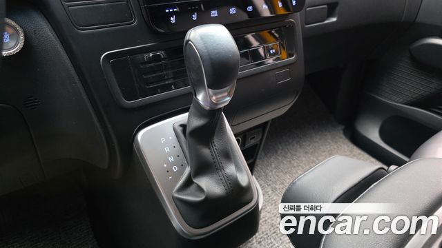 Hyundai Staria 2025 — photo 12