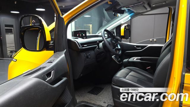 Hyundai Staria 2025 — photo 13