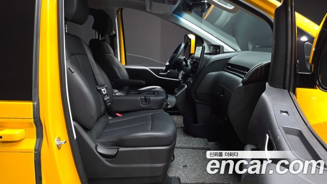 Hyundai Staria 2025 — photo 18