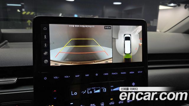 Hyundai Staria 2025 — photo 20