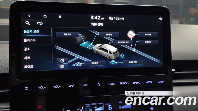 Hyundai Staria 2025 — photo 22