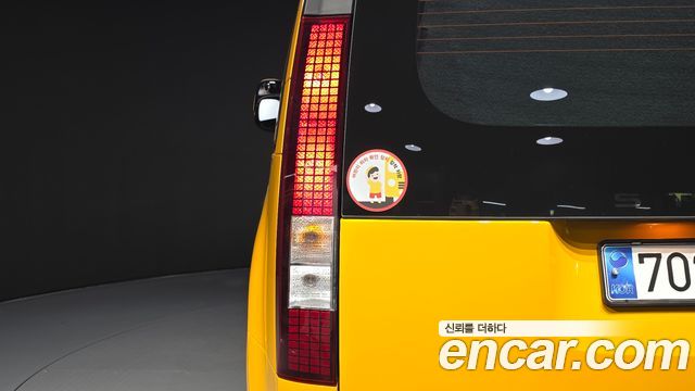 Hyundai Staria 2025 — photo 9