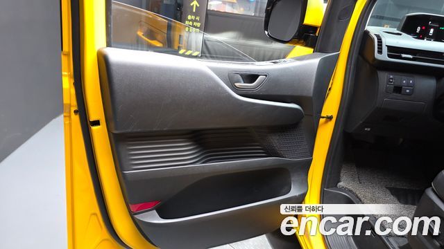Hyundai Staria 2025 — photo 15