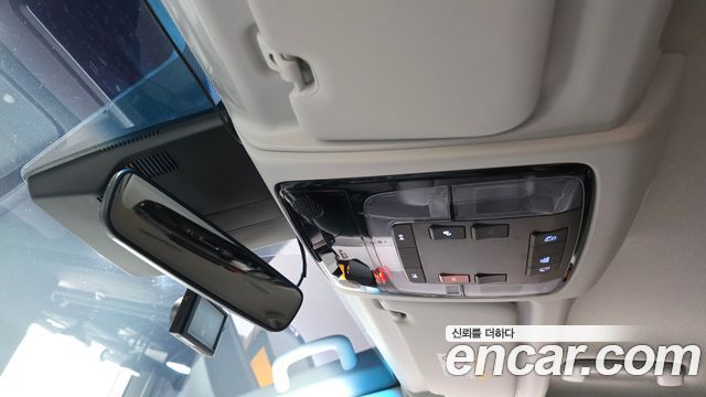 Hyundai Staria 2025 — photo 27