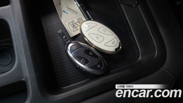 Hyundai Staria 2025 — photo 30