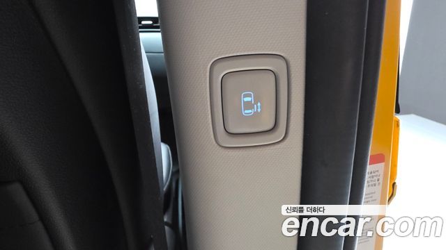 Hyundai Staria 2025 — photo 31