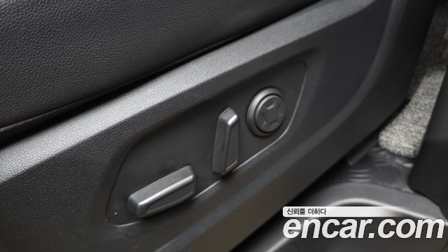 Hyundai Staria 2025 — photo 32