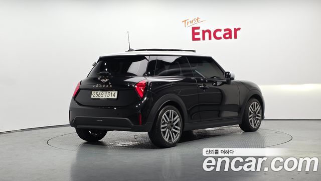 Mini Cooper 2025 — photo 2