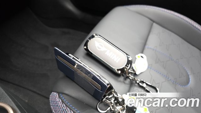 Mini Cooper 2025 — photo 31