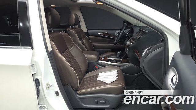 Infiniti QX60 2018 — photo 17