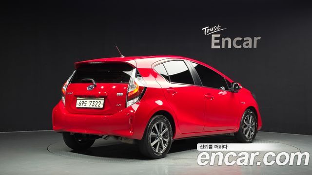 Toyota Prius 2019 — photo 2