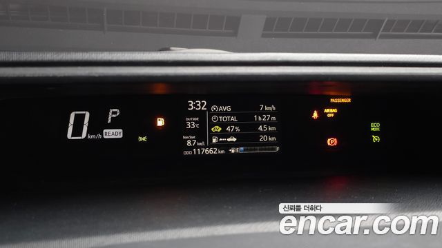 Toyota Prius 2019 — photo 11