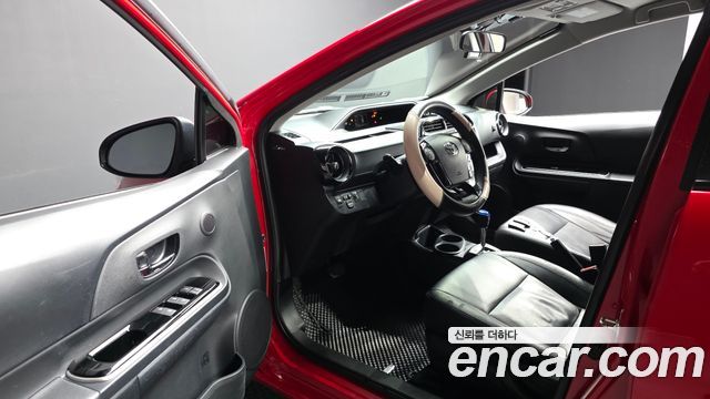 Toyota Prius 2019 — photo 13