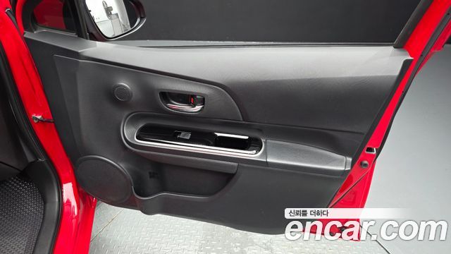 Toyota Prius 2019 — photo 14