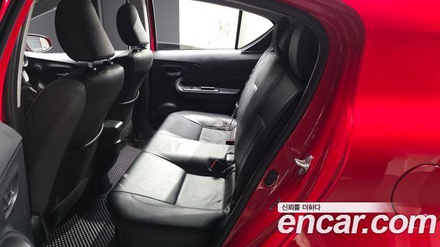 Toyota Prius 2019 — photo 16