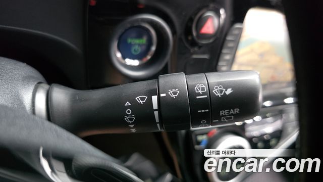 Toyota Prius 2019 — photo 28