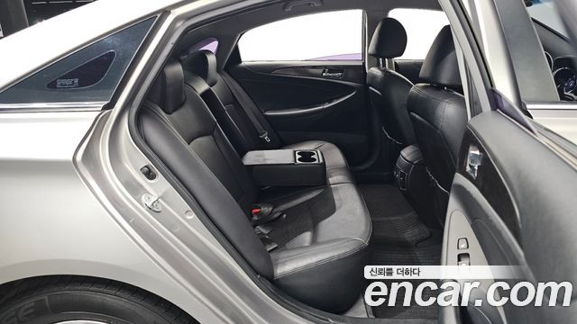 Hyundai Sonata 2012 — photo 17