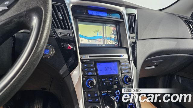 Hyundai Sonata 2012 — photo 18