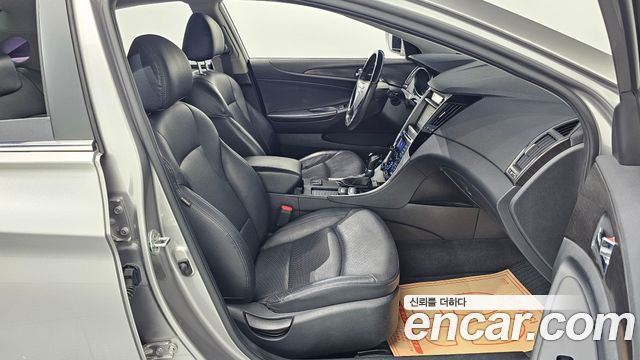 Hyundai Sonata 2012 — photo 16
