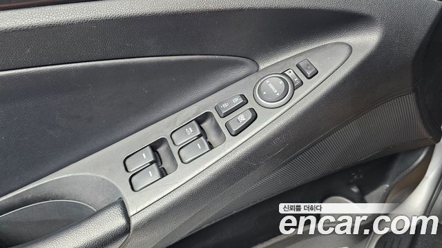 Hyundai Sonata 2012 — photo 28