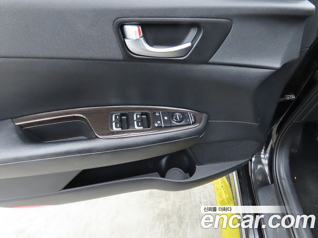 Kia K5 2016 — photo 17
