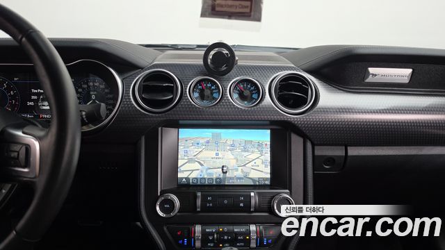 Ford Mustang 2019 — photo 18
