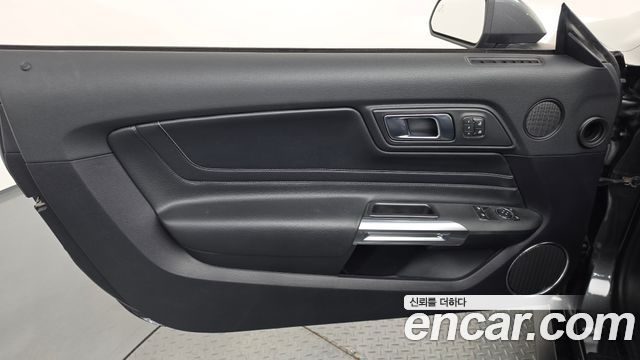 Ford Mustang 2019 — photo 14