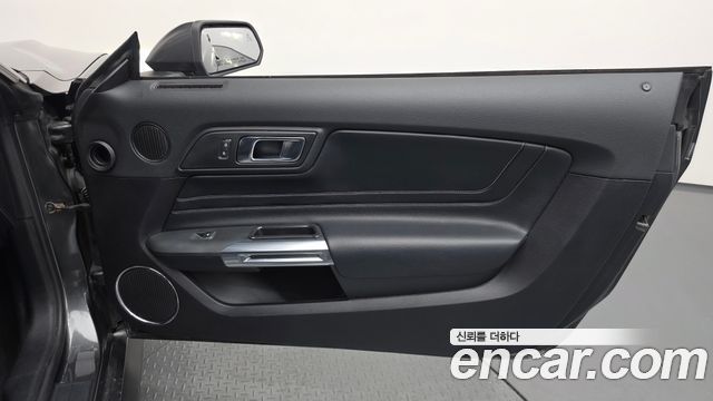 Ford Mustang 2019 — photo 15