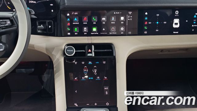 Porsche Taycan 2021 — photo 25