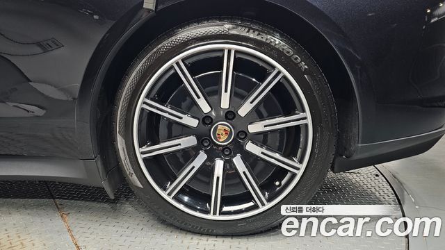 Porsche Taycan 2021 — photo 7