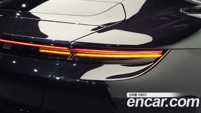 Porsche Taycan 2021 — photo 9