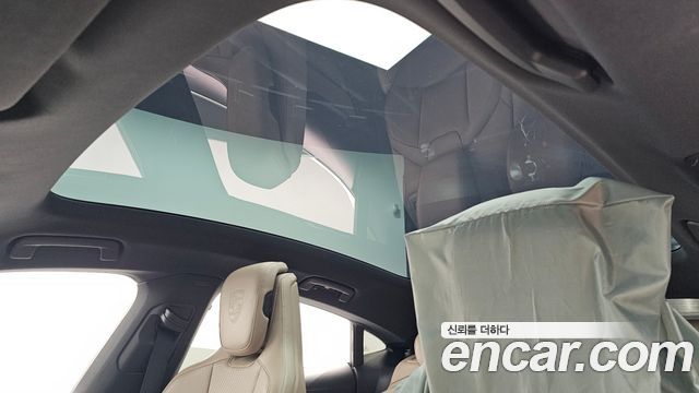 Porsche Taycan 2021 — photo 36