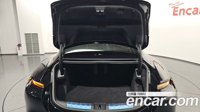 Porsche Taycan 2021 — photo 37