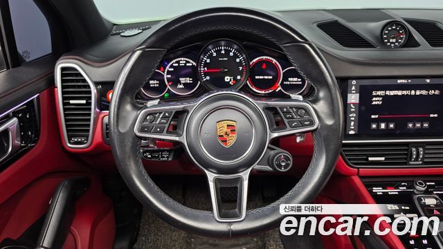 Porsche Cayenne 2019 — photo 21