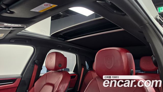 Porsche Cayenne 2019 — photo 23