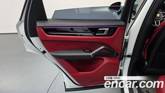 Porsche Cayenne 2019 — photo 15