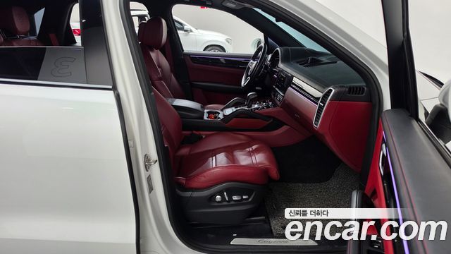 Porsche Cayenne 2019 — photo 16