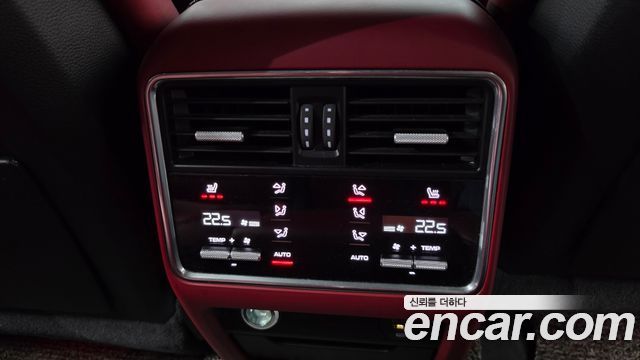 Porsche Cayenne 2019 — photo 34