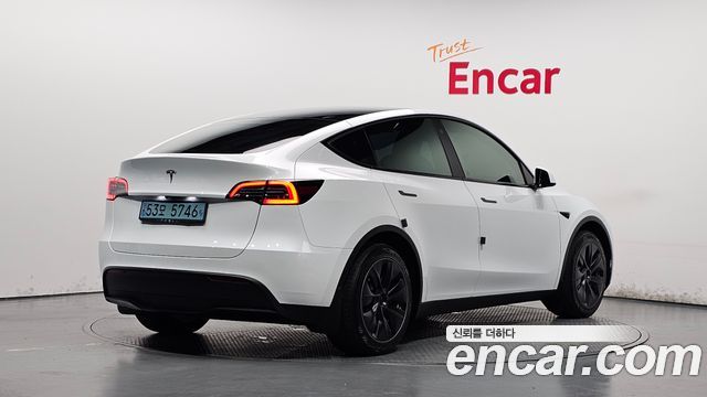 Tesla Model Y 2023 — photo 2