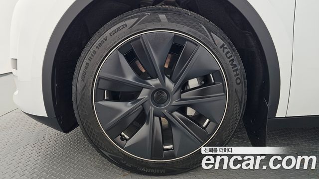 Tesla Model Y 2023 — photo 5