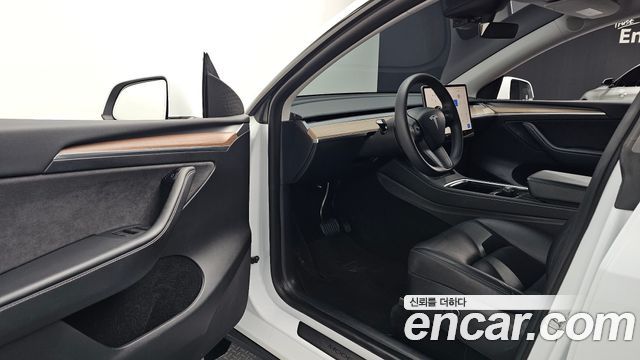 Tesla Model Y 2023 — photo 13