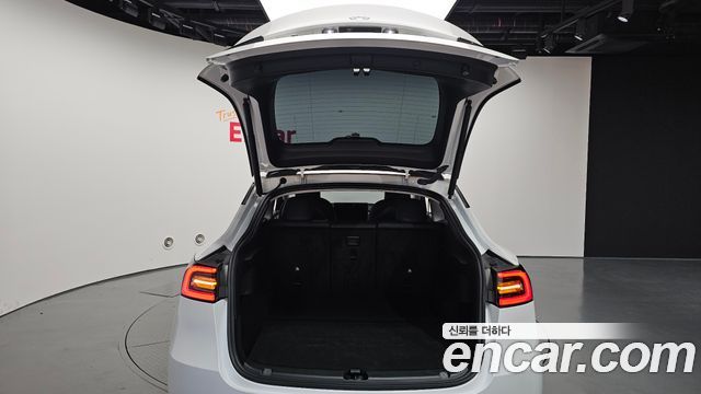 Tesla Model Y 2023 — photo 26