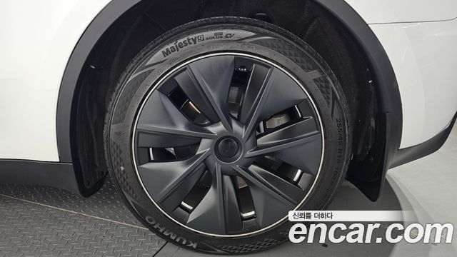 Tesla Model Y 2023 — photo 7