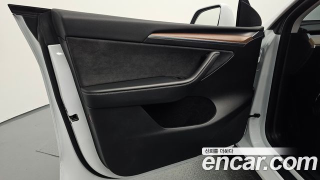 Tesla Model Y 2023 — photo 14