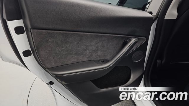 Tesla Model Y 2023 — photo 15