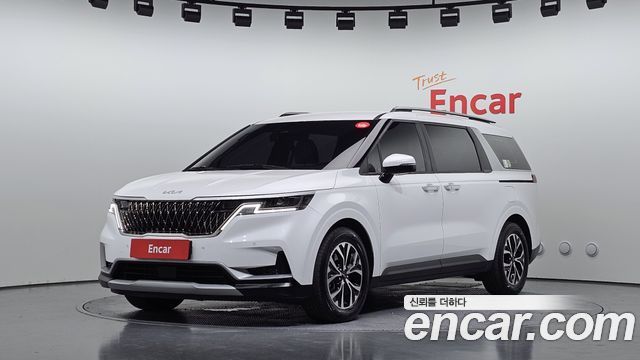 Kia Canival 2023 — photo 1