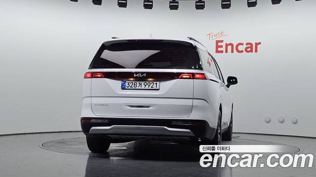 Kia Canival 2023 — photo 4